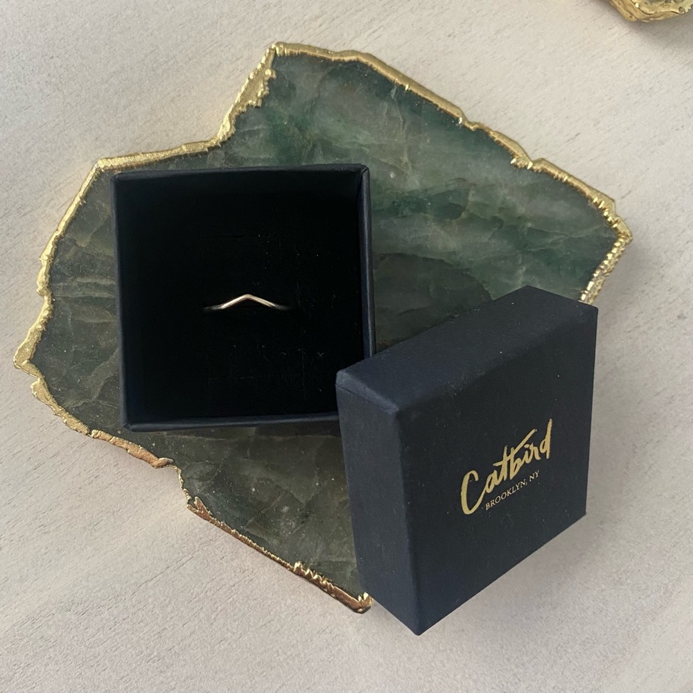 catbird ring, bittersweets NY white gold curved half round band, size 6